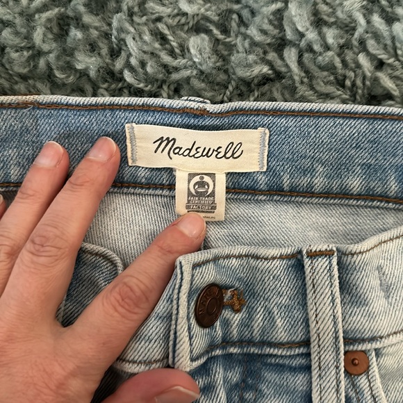 Mid-Rise Classic Straight Jeans in Wellingford Wash: Knee-Rip Edition - Picture 3 of 5